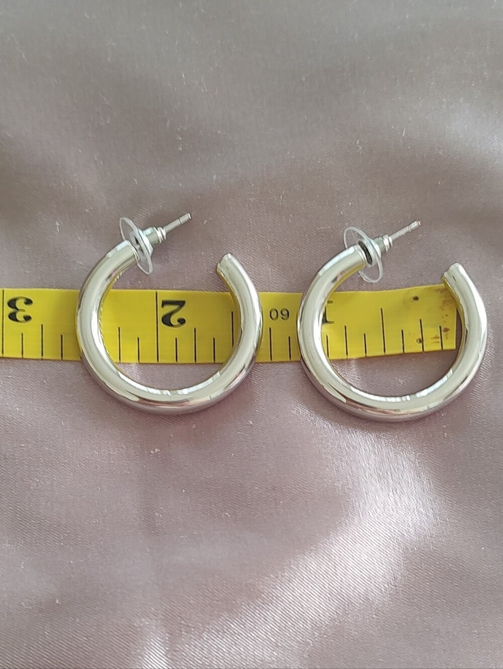 Kendra Scott Colette Hoops - Picture 5 of 6